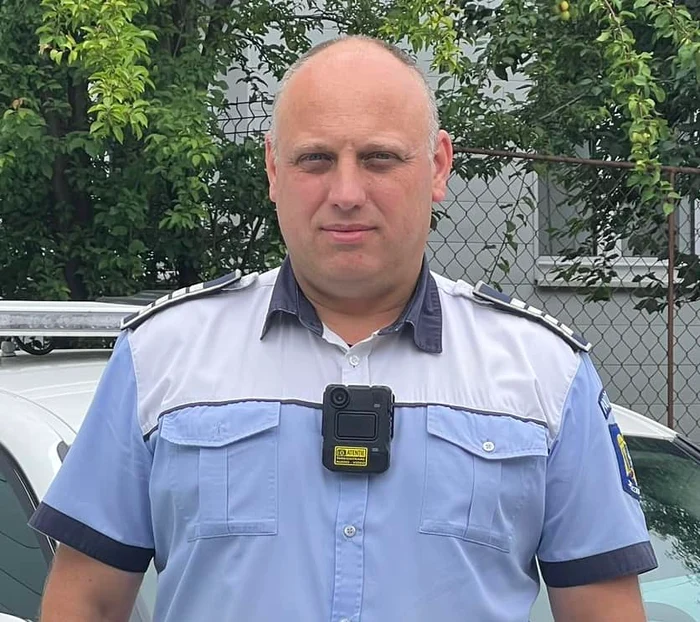 Samir, polițistul inimos care a salvat vacanța unui copilaș. FOTO: MAI