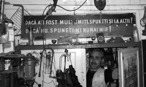 Nostalgici, adaptați și "între două lumi" jpeg