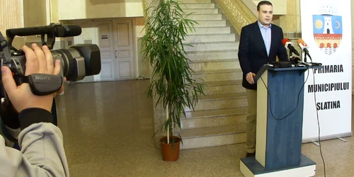 Darius Vâlcov este primar al municipiului Slatina din anul 2004 