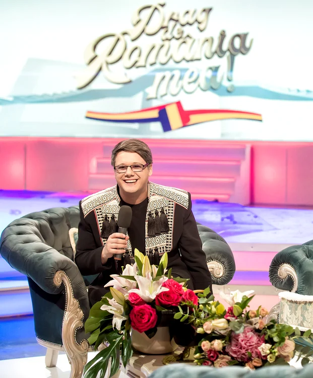 Prezintă emisiunea ”Drag de România mea!” (TVR 2)