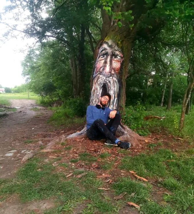 Artă stadală unică pe copacii din Râmnicu Vâlcea- autor Adrian Luţă Foto Arhiva personală