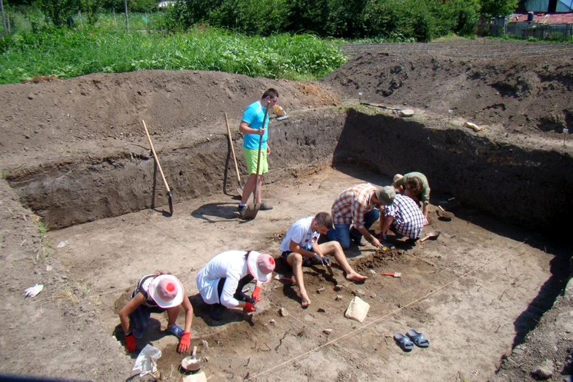 Muncă asiduuă în situl Negrileşti FOTO Muzeul de IStorie Paul Păltănea