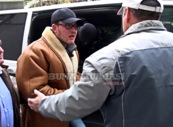 
    Giosan a fost găsit în judeţul Neamţ şi a fost adus în urmă cu puţin timp la Parchet pentru a fi audiatfoto: bzi.ro  