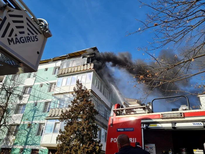 Fumatul neglijent a fost cauza incendiului FOTO ISU Neamţ