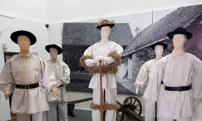Vernisajul expoziției „Plugarul, obicei agrar de primăvară” (© Muzeul de Etnografie Brașov)