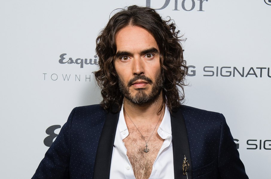 Actorul britanic Russell Brand, pus sub acuzare pentru viol și agresiuni sexuale. Patru femei au depus mărturie