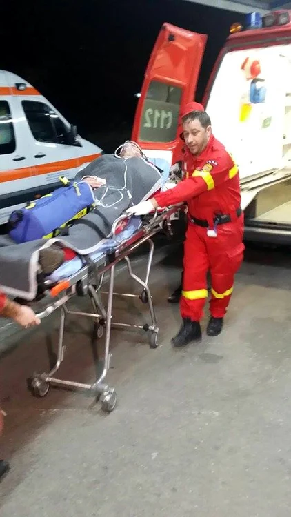 Acesta a fost, de asemenea, transportat la spital