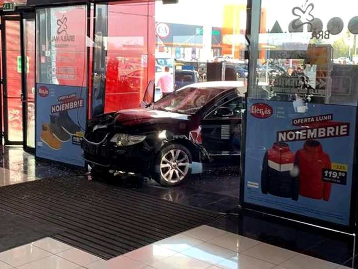 Ce s-ar fi întâmplat dacă adolescentul terorist reușea să intre cu mașina în complexul comercial