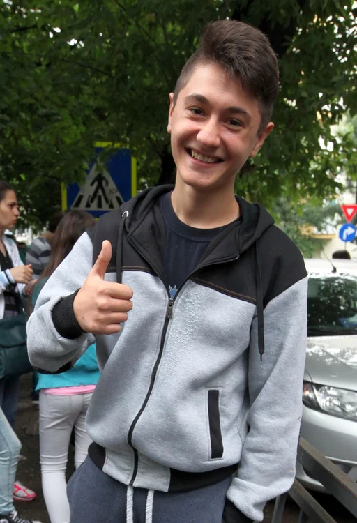 Alin e fericit că a scăpat de Evaluarea naţională: "Mie îmi place manelele, nu cărţile"