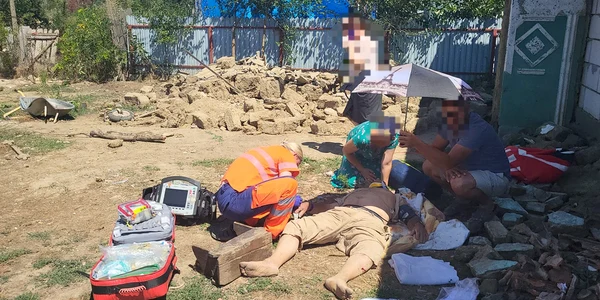 2 persoane ranite dupa ce un perete a cazut peste ei foto ISU VASLUI vremeanoua ro jpg