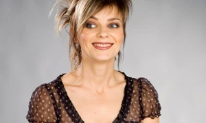 gianina corondan tb1000 jpg