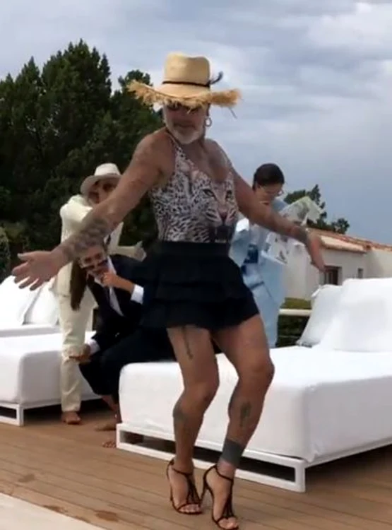 3 gianluca vacchi travesti jpg jpeg