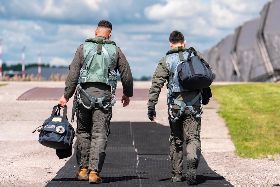 Militarii români care au doborât drone rusești în România și Lituania, înaintați în grad în mod excepțional
