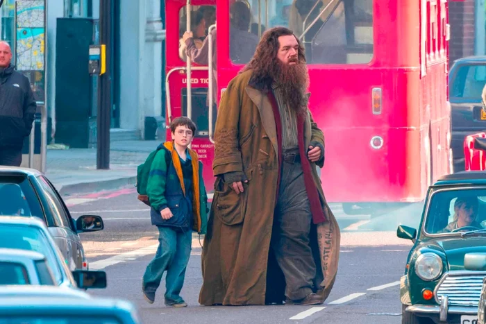 VIDEO Primele imagini cu eroii noului serial „Harry Potter”. Filmările au provocat blocaje în traficul din Londra