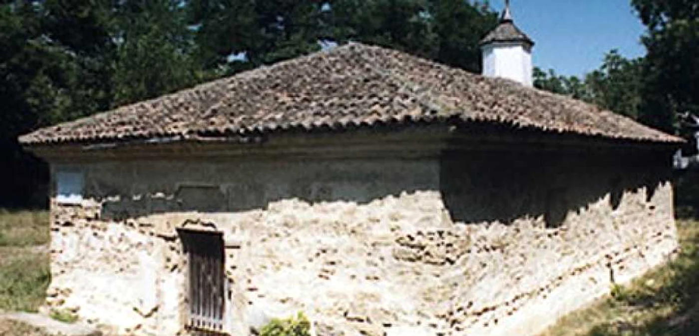 Biserica „Adormirea Maicii Domnului“ din Căuşeni