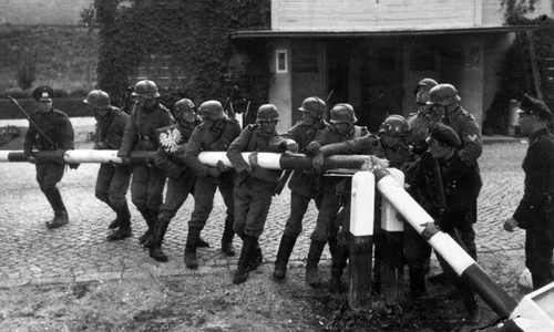 Danzig Police at Polish Border (1939 09 01) jpg