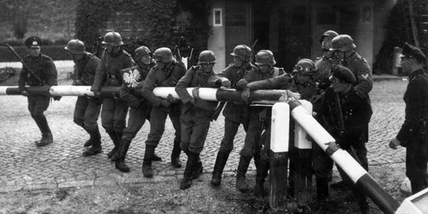 Danzig Police at Polish Border (1939 09 01) jpg