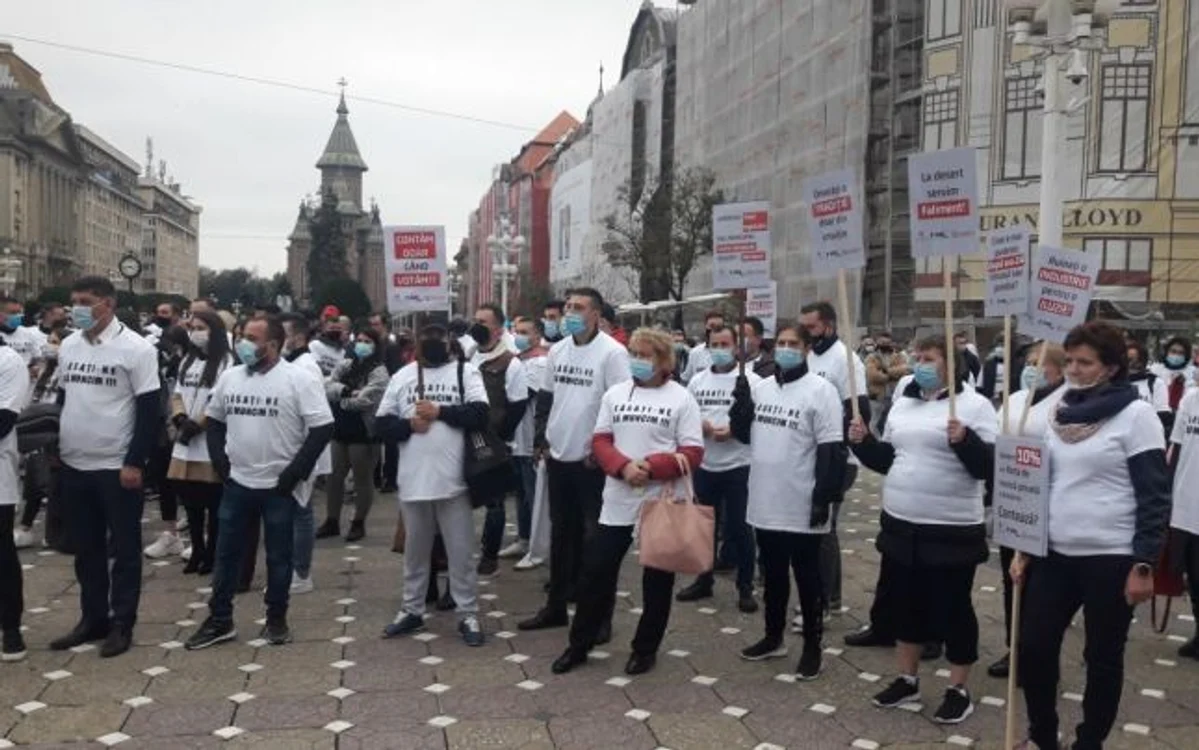 Angajaţii din industria HORECA au ieşit în stradă la Timişoara FOTO Both
