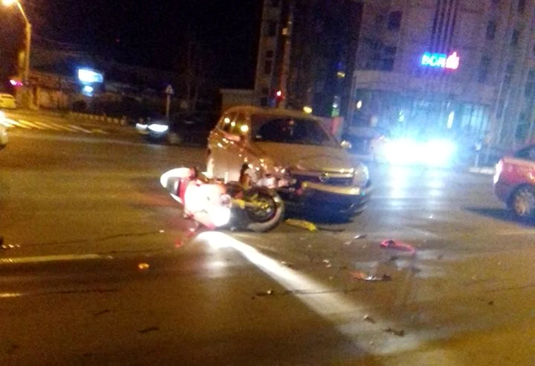 Motocicleta făcută zob pe strada Brăilei din Galaţi FOTO Facebook/GSDG