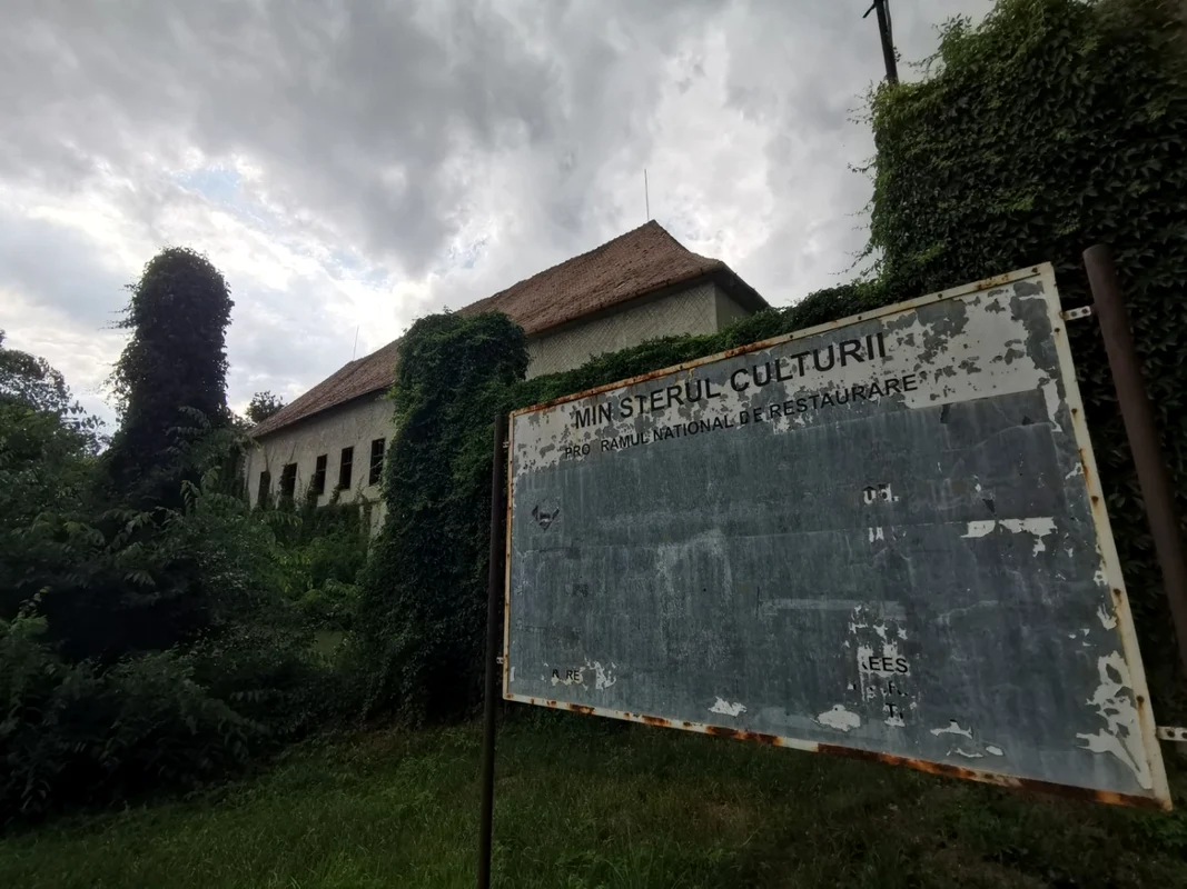Castelul de la Banloc aşteaptă vremuri mai bune FOTO Ş.Both