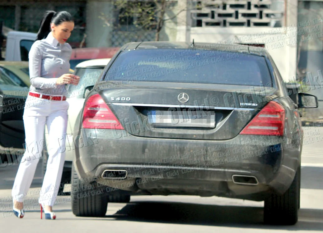 Mercedes-ul S 400  al Adelinei Pestriţu este cea mai murdară  maşină din parcare