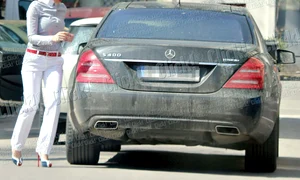 Mercedes ul S 400  al Adelinei Pestriţu este cea mai murdară  maşină din parcare jpeg