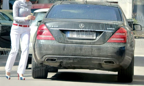 Mercedes ul S 400  al Adelinei Pestriţu este cea mai murdară  maşină din parcare jpeg