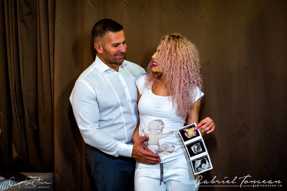 Cei doi vor avea o fetițăfoto: Cipri & Anca For Weddings