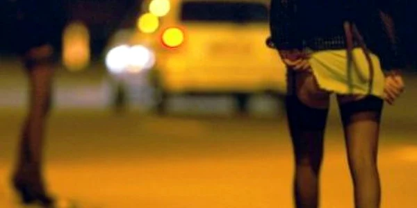 Atât prostituata cât şi clientul său au fost amendaţi foto Arhivă