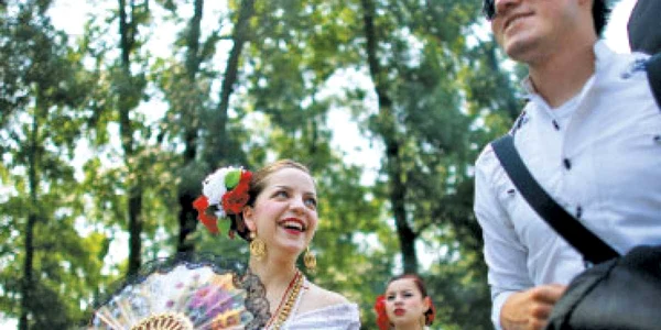 Judeţ cu judeţ:Trei oameni au decedat ieri în comuna Forăşti, judeţul Suceava, după ce maşina în care se aflau a intrat într-un podeţ