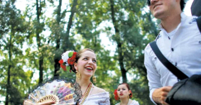 Judeţ cu judeţ:Trei oameni au decedat ieri în comuna Forăşti, judeţul Suceava, după ce maşina în care se aflau a intrat într-un podeţ