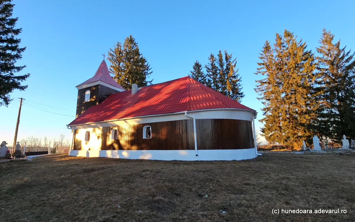 Biserica din Poiana Răchițelii. Foto: Daniel Guță. ADEVĂRUL