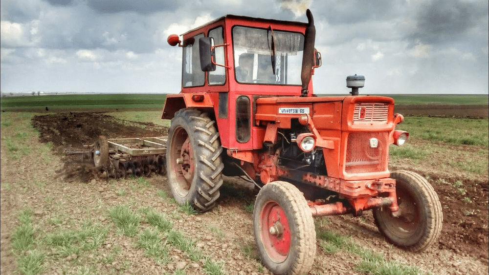 Mărci românești dispărute: Tractorul Brașov, uzina care a schimbat fața agriculturii din România