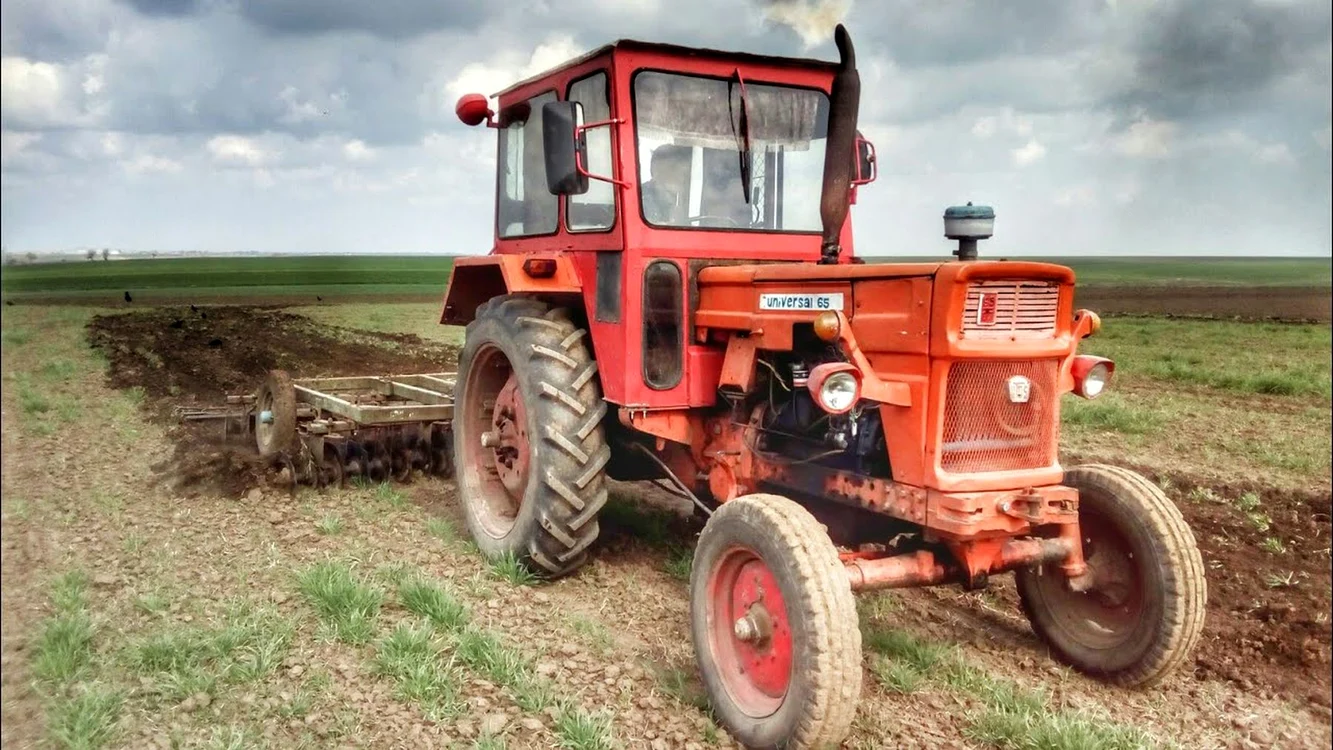 Tractor SURSĂ Arhiva Adevărul