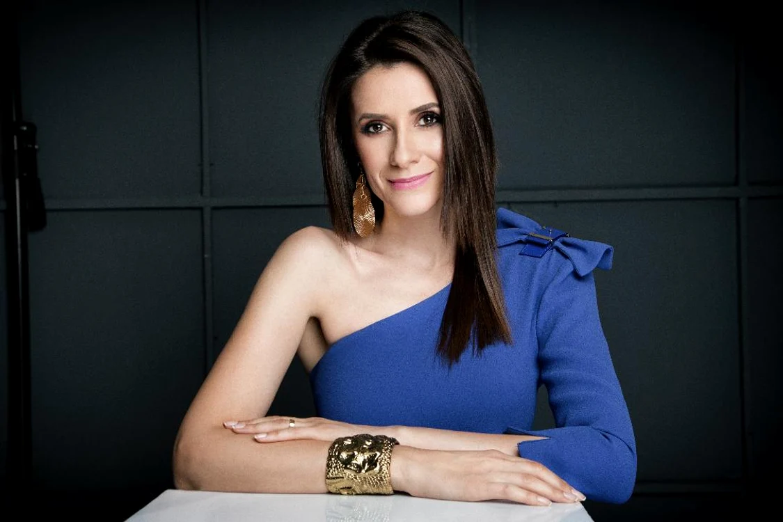 Iuliana Tudor este prezentatoarea emisiunii Vedeta Populară, de la TVR 1 