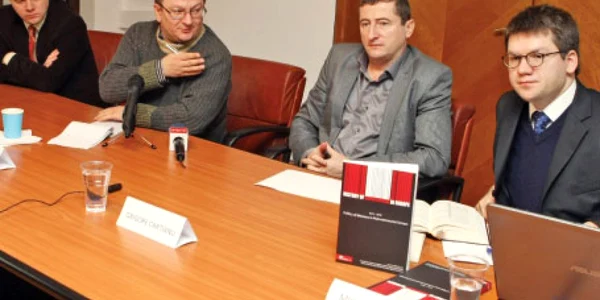 Ioan Stanomir (stânga), Armand Goşu, Grigore Cartianu şi Mihai Neamţu,  la dezbaterea IICCMER
