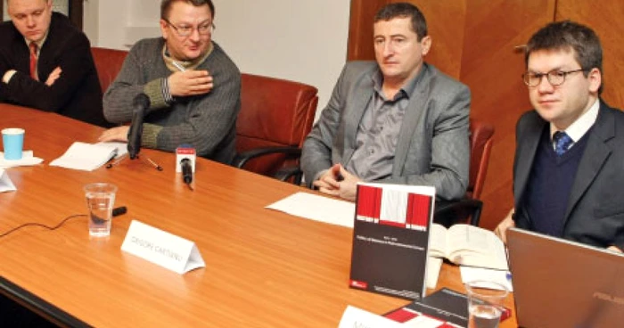 Ioan Stanomir (stânga), Armand Goşu, Grigore Cartianu şi Mihai Neamţu, la dezbaterea IICCMER