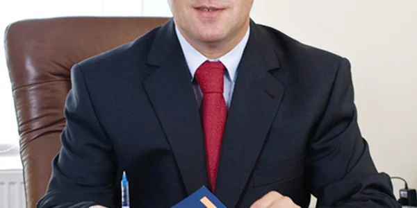 Senatorul Adrian Ţuţuianu