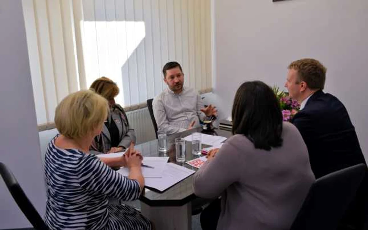 Ataşatul consulatului a avut o discuţie premergătoare cu reprezentanţii municipalitatii - foto:obiectiv-sm.ro