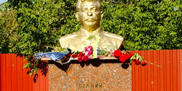 Bustul lui Stalin din Penza FOTO Russia Today