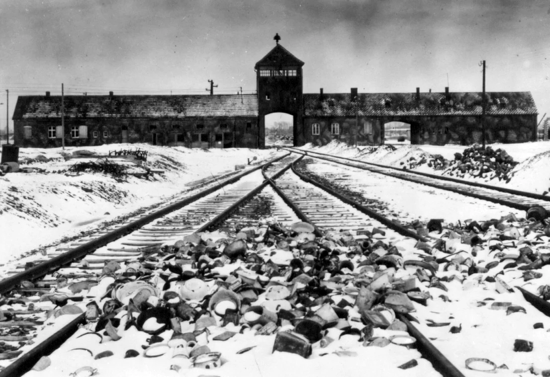 Kaus Iohannis:„în calitate de preşedinte al României, să urmăresc o misiune sacră: să apăr memoria victimelor Holocaustului şi să onorez adevărul istoric.”