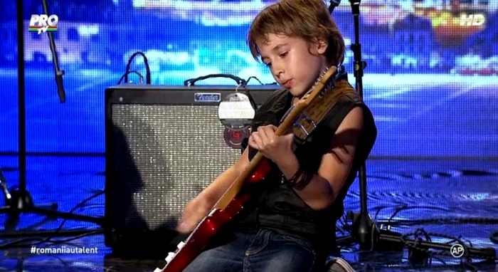 Solo-ul de chitară al tânărului a fost unul de zile mari