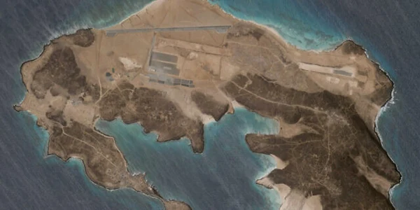 Imaginile prin satelit au suprins lucrări în desfăşurare la 11 aprilie pe insula vulcanică Perim din largul Yemen FOTO Planet Labs via AP