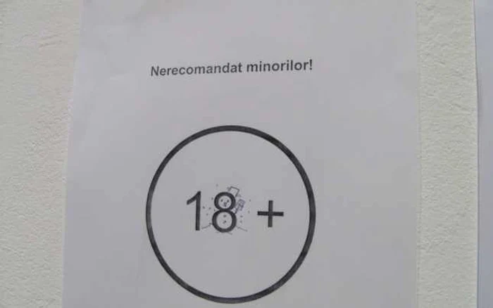 Avertisment la intrarea la expoziţie