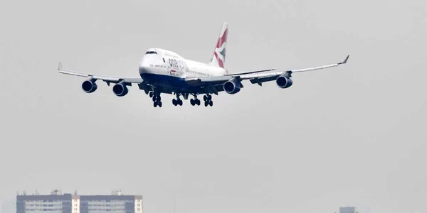 British Airways Boeing 747 aterizeaza pe aeroportul Heathrow FOTO AFP