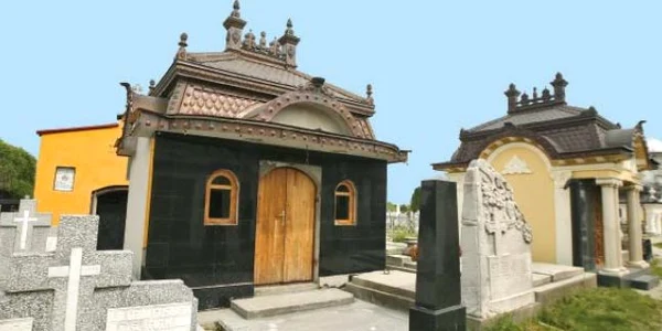 Majoritatea cavourilor-palat  au fost construite pe aleea principală   a unui cimitir din Timişoara