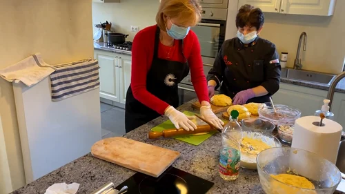 Majestatea Sa Margareta gătind în bucătăria Palatului Elisabeta. FOTO: captură