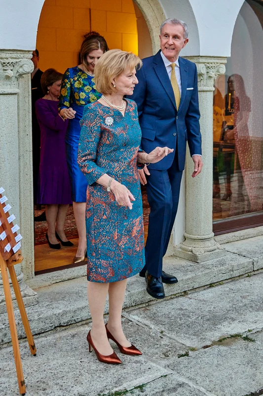 Majestatea Sa Margareta și Principele Radu la cina de 30 de ani de la căsătorie cu Principesa Maria, Principesa Sofia și Dan Duda.