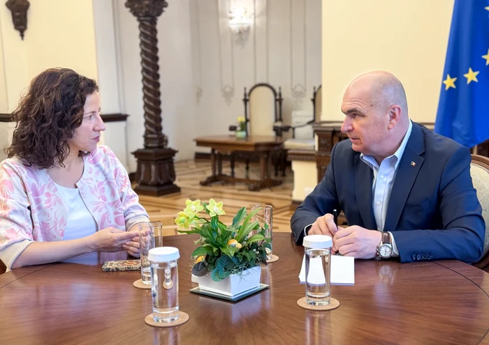 Bolojan, întâlnire cu Roxana Mînzatu, vicepreședinta Comisiei Europene. Securitatea și absorbția fondurilor europe, pe agenda discuțiilor