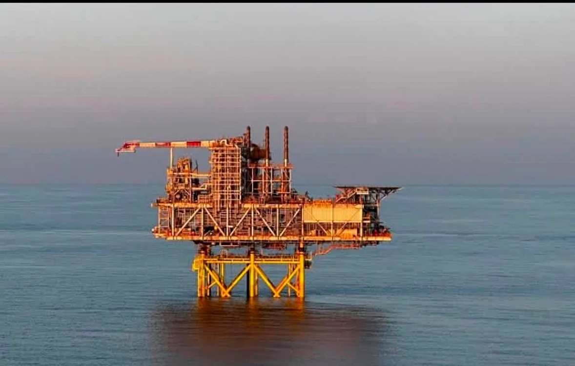 A fost finalizată instalarea platformei „Neptun Alpha”. FOTO Romgaz/OMV petrom